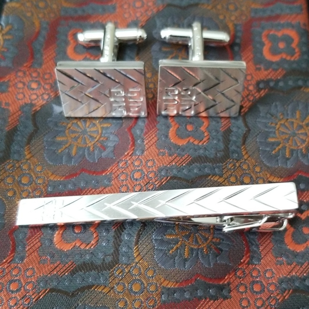 Authentic Givenchy Cuff Link Set - image 5